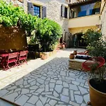 L'uzetienne- Large With Pond And Patio! 別荘 *