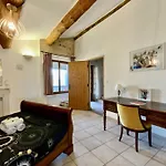 L'uzetienne- Large With Pond And Patio! *