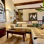 L'uzetienne- Large With Pond And Patio! 別荘