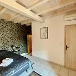 L'uzetienne- Large With Pond And Patio! *