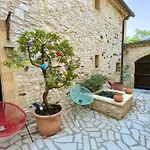 L'uzetienne- Large With Pond And Patio! Pouzilhac