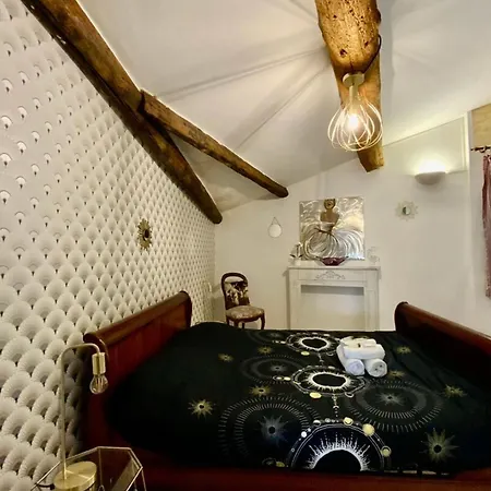 L'uzetienne- Large With Pond And Patio! 別荘 *
