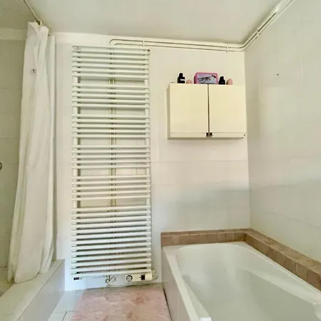L'uzetienne- Large With Pond And Patio! 別荘