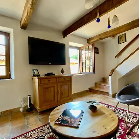 L'uzetienne- Large With Pond And Patio! *
