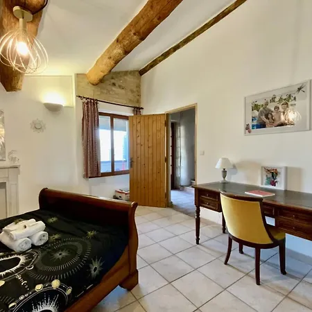 L'uzetienne- Large With Pond And Patio! Pouzilhac