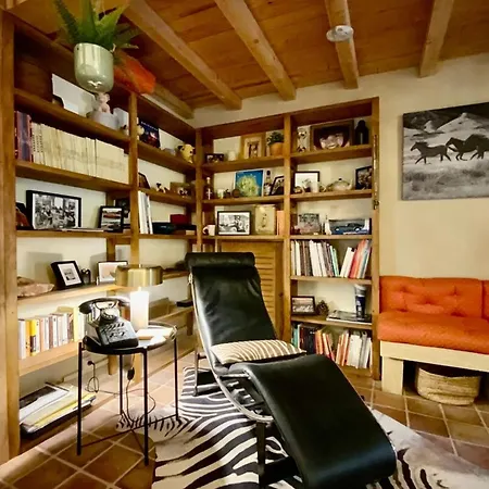 L'uzetienne- Large With Pond And Patio!