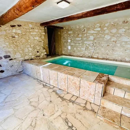 L'uzetienne- Large With Pond And Patio! *