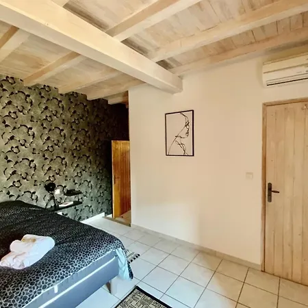 L'uzetienne- Large With Pond And Patio! *