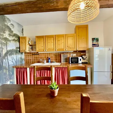 L'uzetienne- Large With Pond And Patio! *