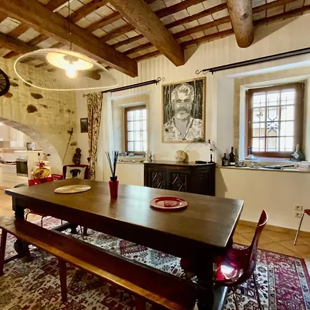 L'uzetienne- Large With Pond And Patio!