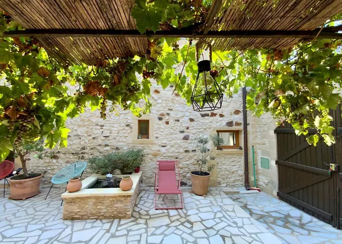 بيت للعطل L'uzetienne- Large With Pond And Patio! Pouzilhac