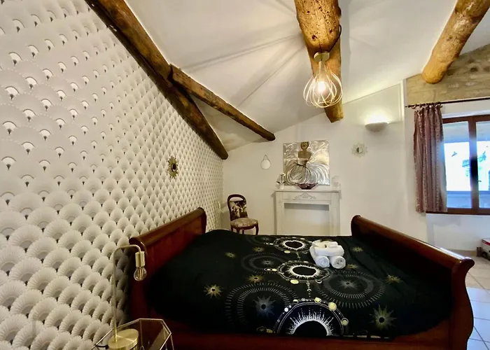 L'uzetienne- Large With Pond And Patio! بيت للعطل *