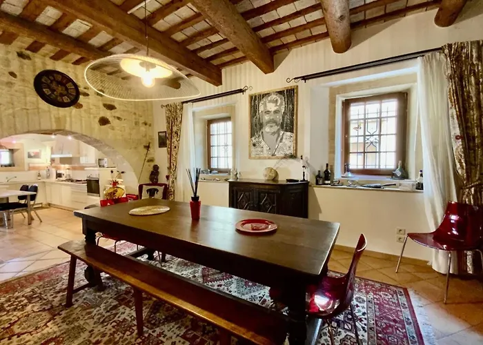 L'uzetienne- Large With Pond And Patio! بيت للعطل *