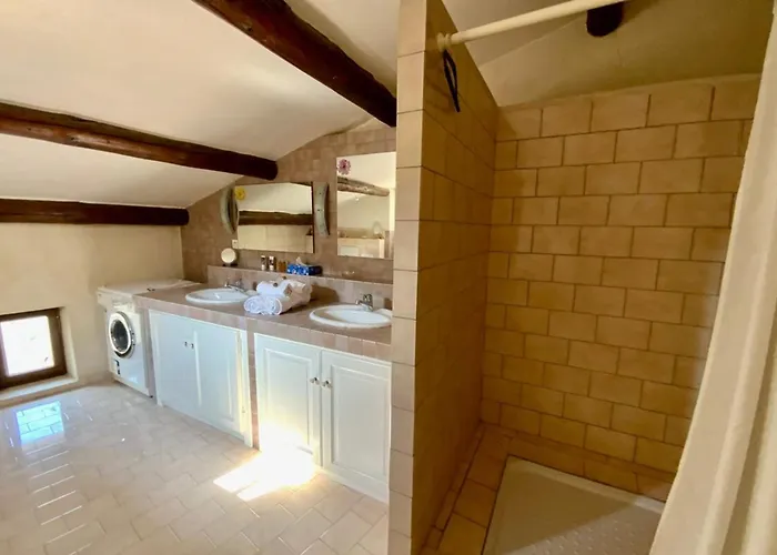 L'uzetienne- Large With Pond And Patio! * Pouzilhac