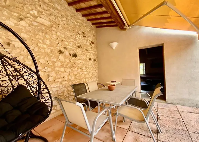 L'uzetienne- Large With Pond And Patio! بيت للعطل