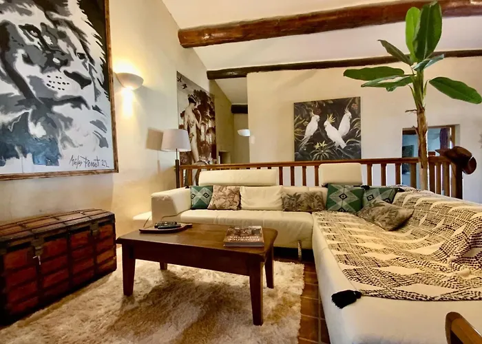 L'uzetienne- Large With Pond And Patio! * Pouzilhac