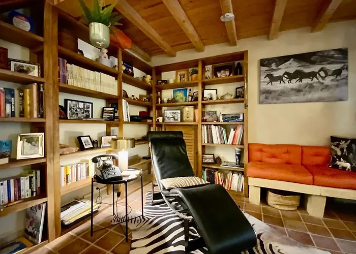 L'uzetienne- Large With Pond And Patio!