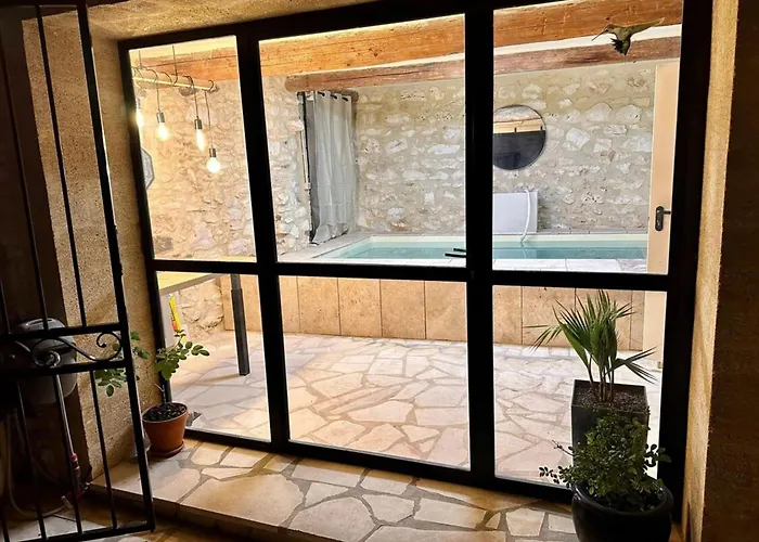 L'uzetienne- Large With Pond And Patio! * Pouzilhac