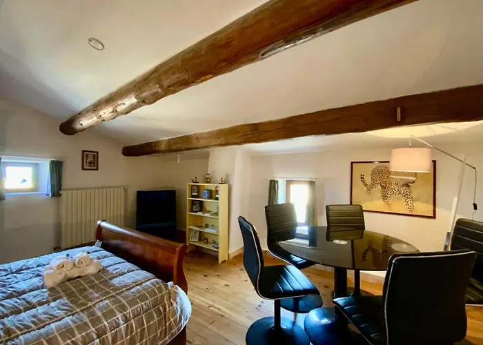 L'uzetienne- Large With Pond And Patio! بيت للعطل Pouzilhac