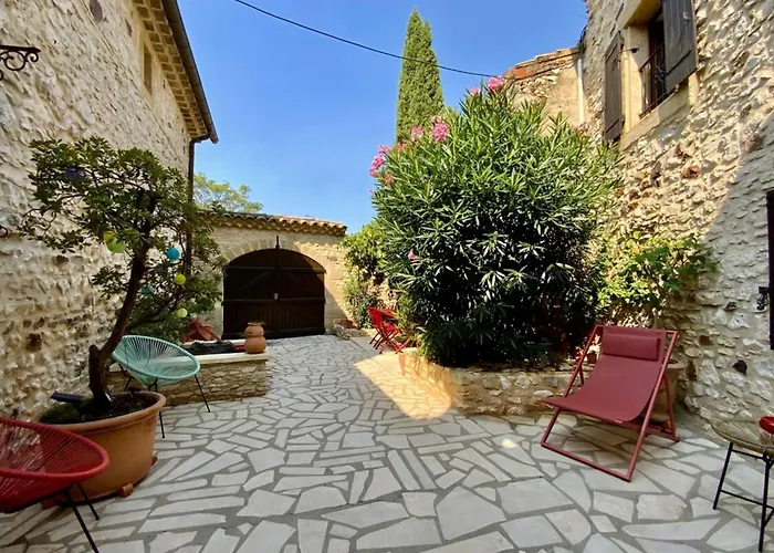 L'uzetienne- Large With Pond And Patio! * Pouzilhac